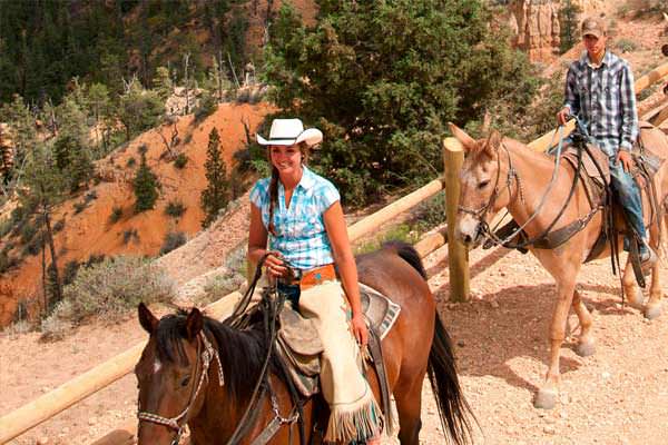 Horseback riding tour near Bryce Canyon